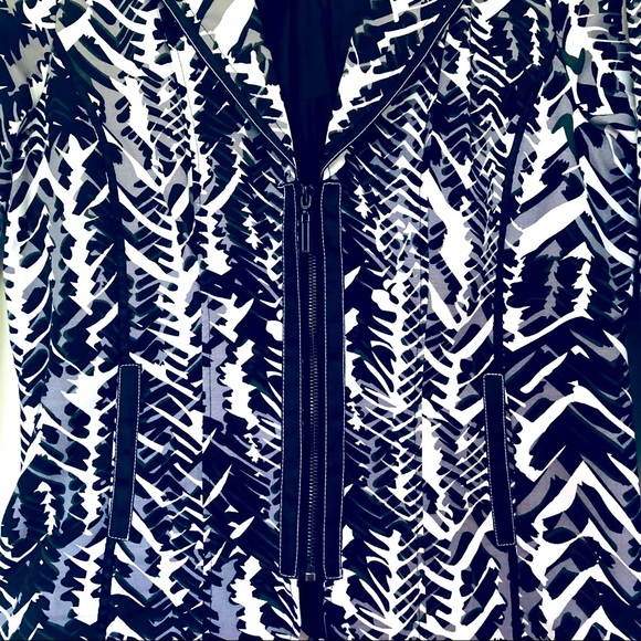 Picadilly Fashions Zip-Up Blazer Abstract Design Black/White/Grey Size Medium - Picture 4 of 6